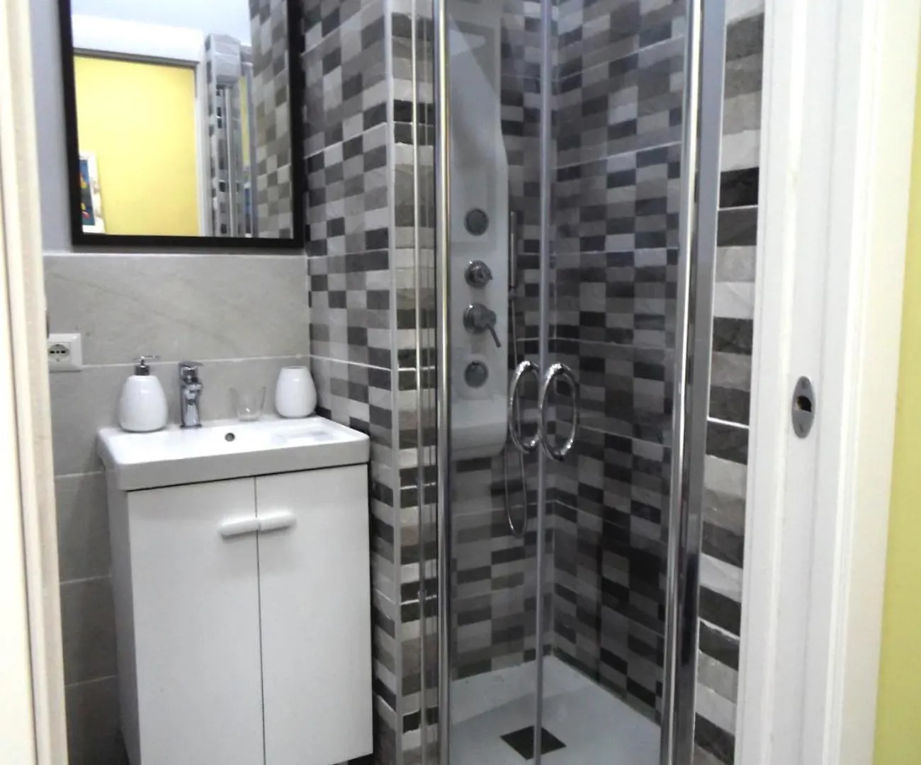 Mithra Apartment Centro Storico Naples